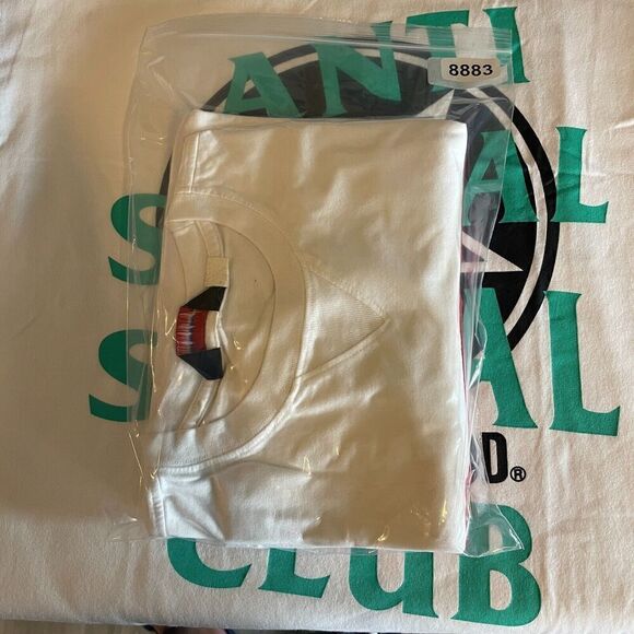 Undefeated Shirt Mens Medium White Spell Out Long Sleeve Sports - Picture 10 of 10